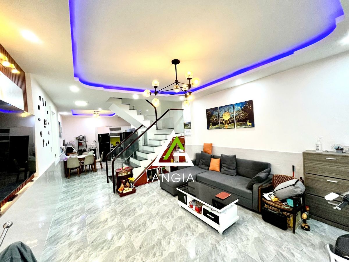 Nhà Nguyễn Trung Trực - Giá: 6ty8