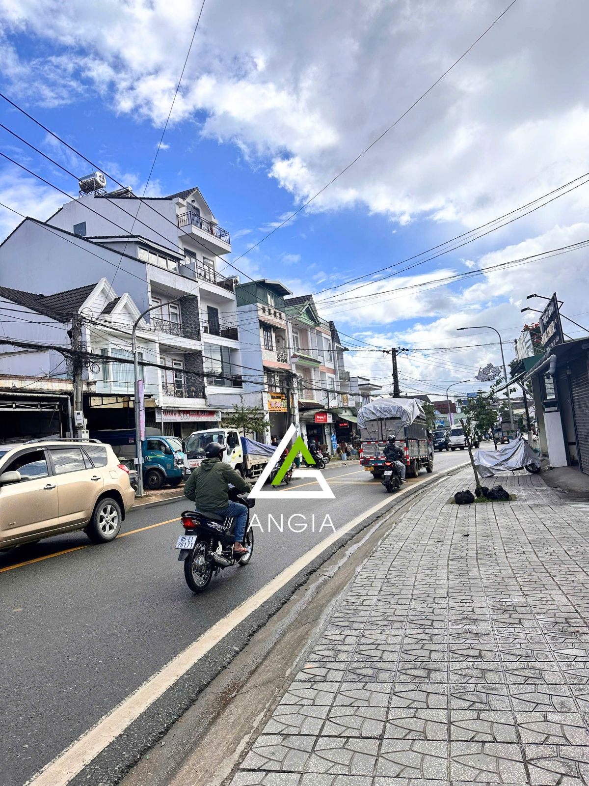 Nhà mặt tiền Nguyên Tử Lực - Giá: 15ty, tl mạnh