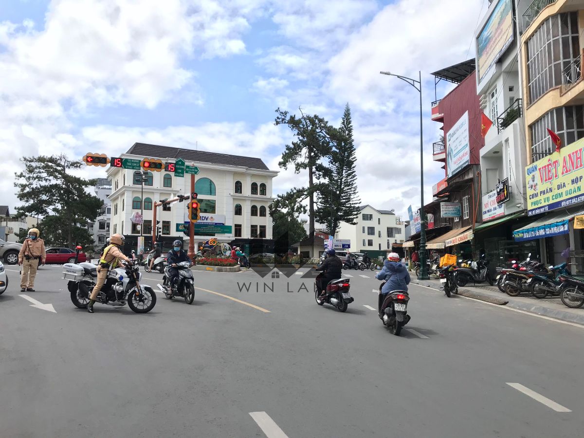 Nhà Mặt tiền Đào Duy Từ - Giá: 20ty