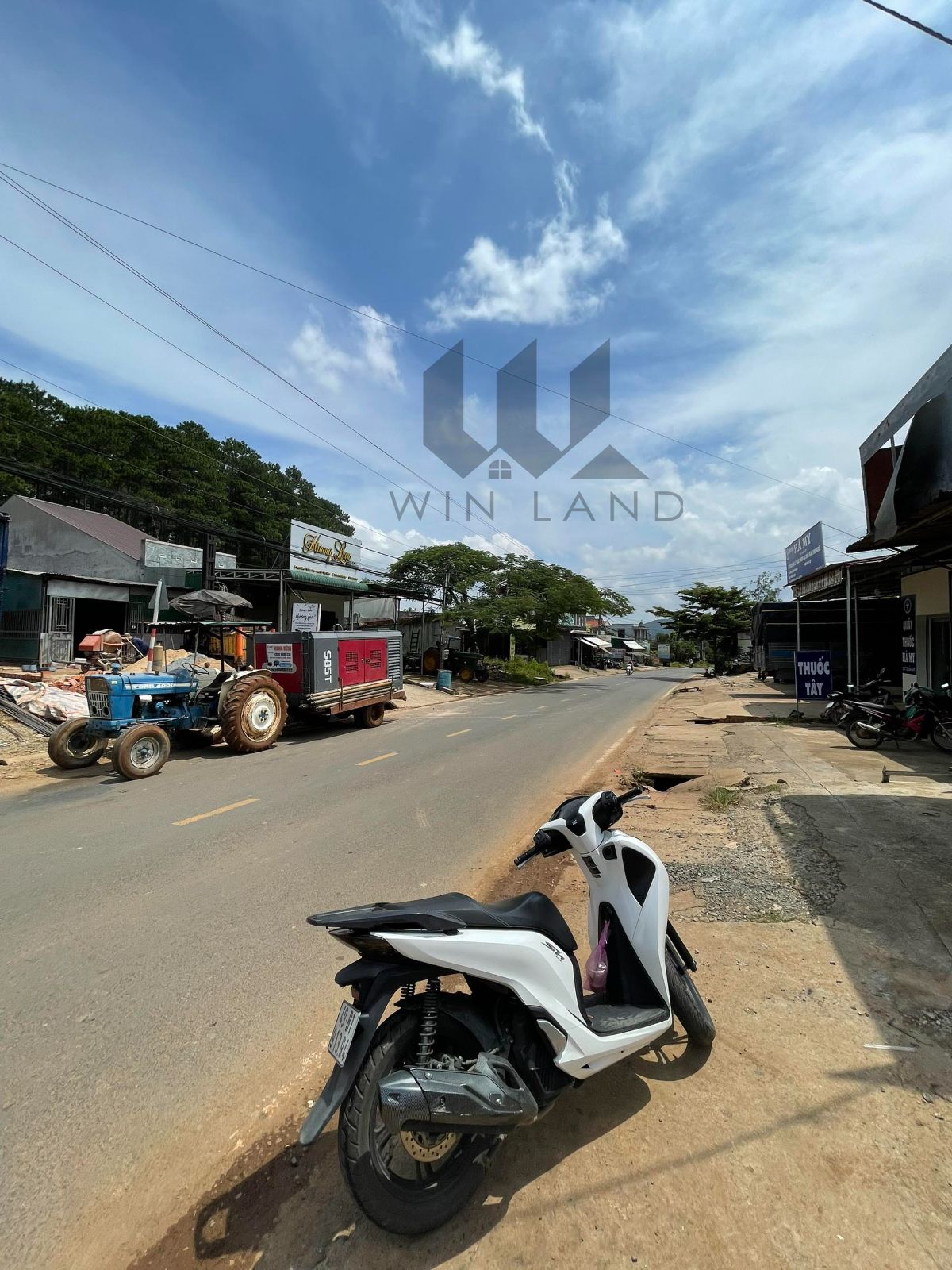 Bán đất tặng nhà mặt tiền DT725, Nam Ban, huyện Lâm Hà - Giá: 9ty6