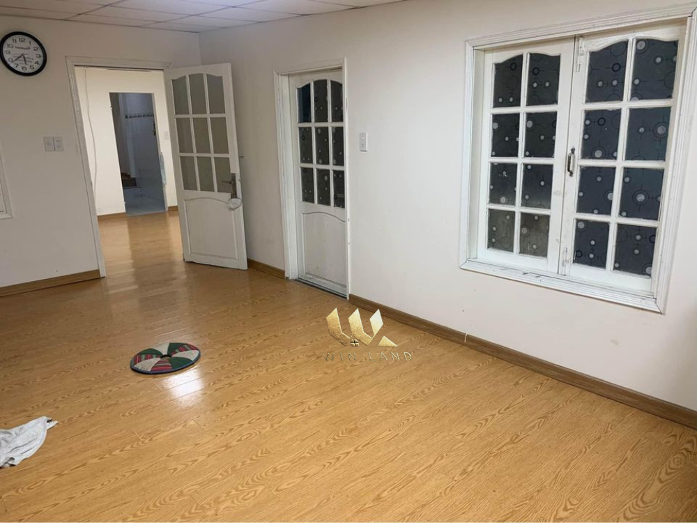 Nhà mặt tiền Cổ Loa - Giá: 9ty8