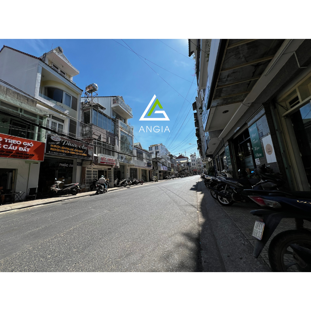 Nhà mặt tiền Đoàn Thị Điểm - Giá: 15ty