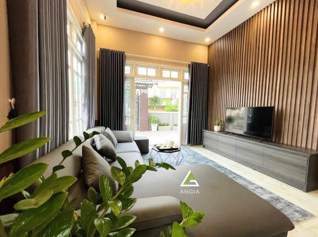 Nhà mặt tiền Hoàng Hoa Thám - Giá: 14ty