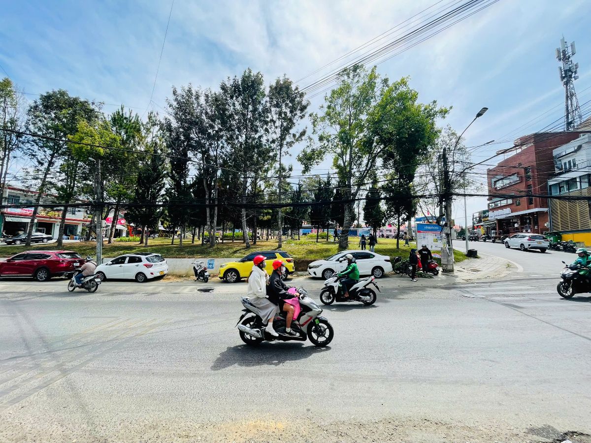Khách sạn mặt tiền Bùi Thị Xuân - Giá: 75ty