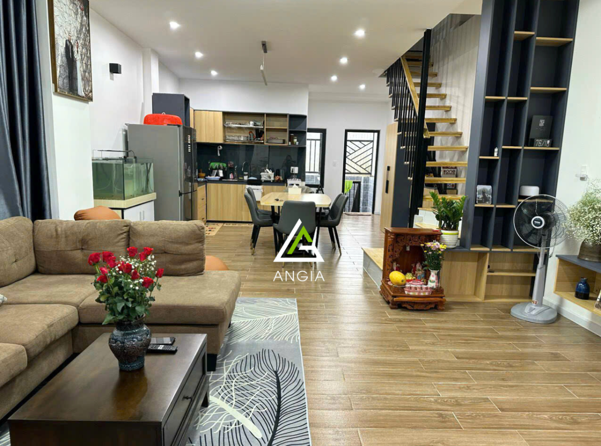 Nhà Nguyễn Đình Chiểu - Giá: 6ty