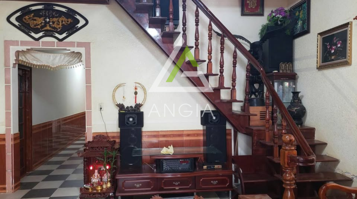 Nhà mặt tiền Nguyễn Hữu Cầu - Giá: 5ty2