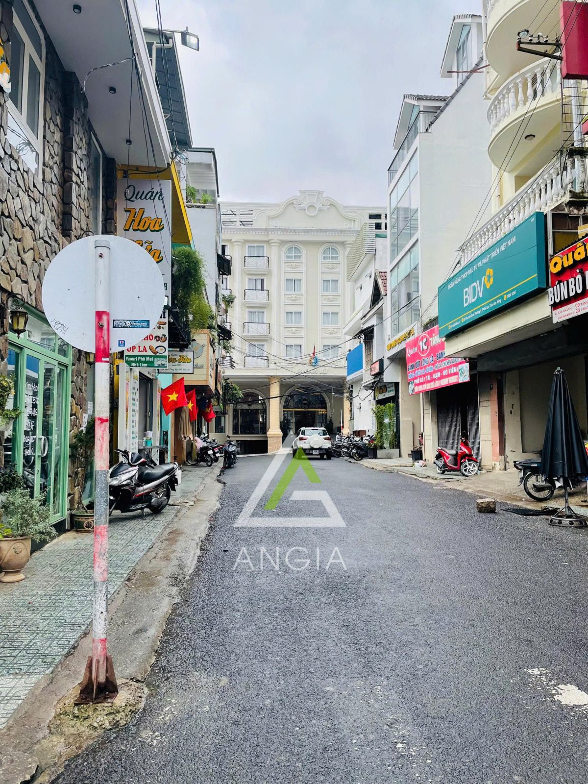 Nhà mặt tiền Tăng Bạt Hổ - Giá: 40ty