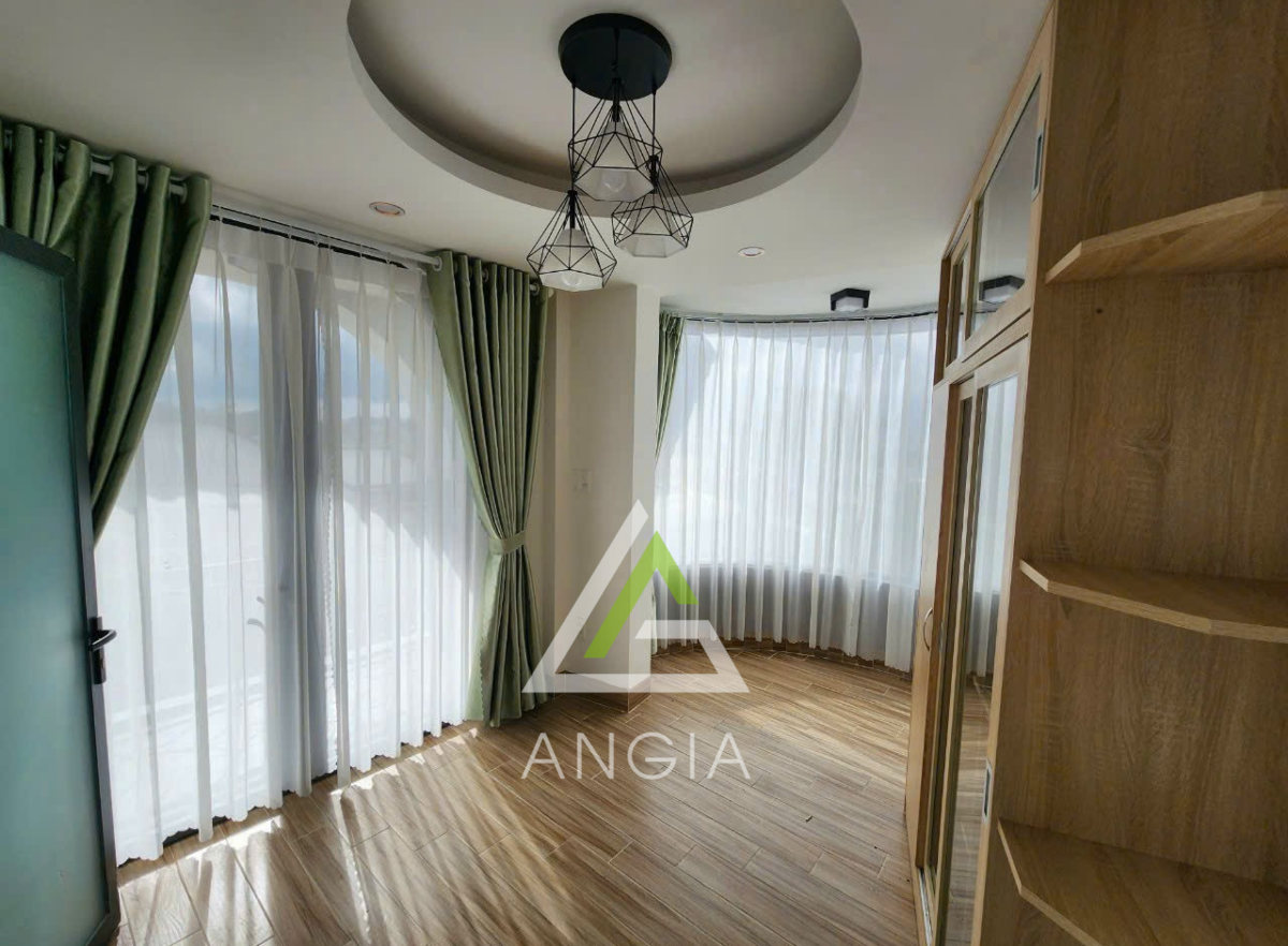 Nhà mặt tiền Trịnh Hoài Đức - Giá: 17ty