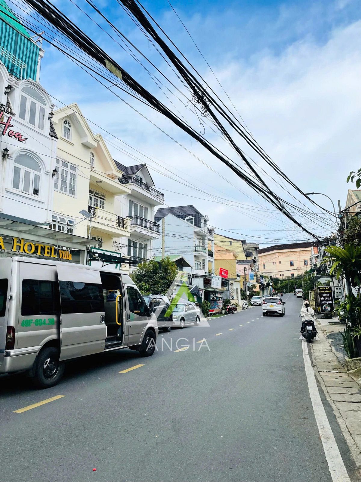 Nhà mặt tiền Lê Thánh Tôn - Giá: 35ty