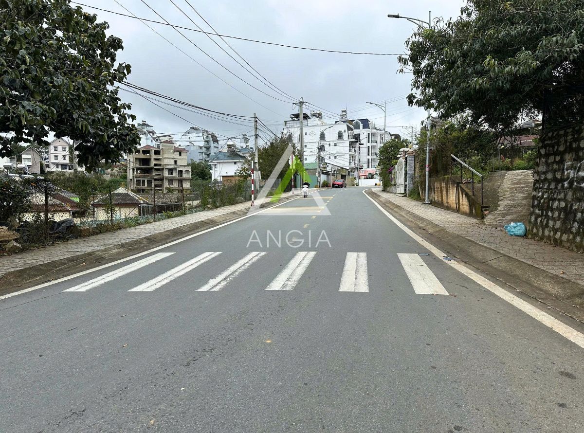 Nhà mặt tiền Đống Đa - Giá: 9ty5