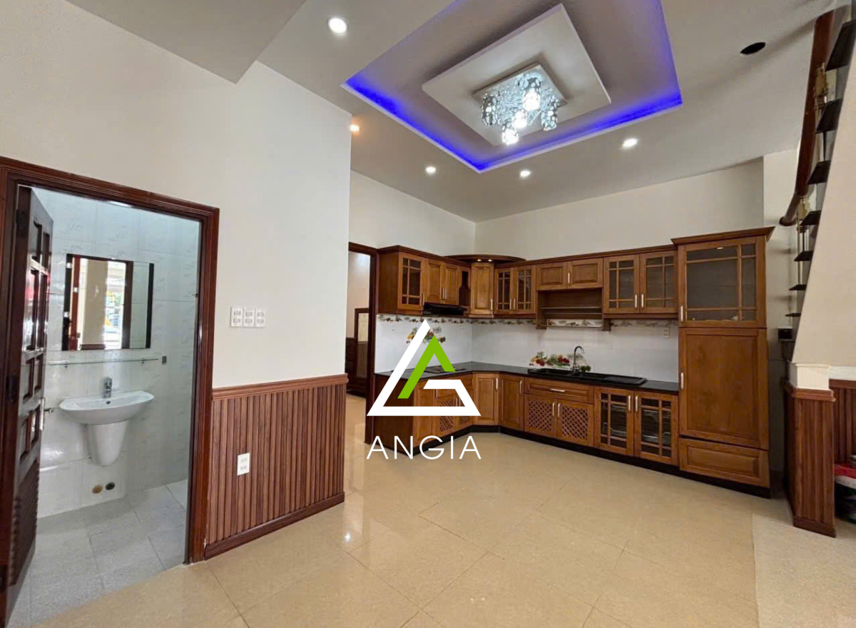 Nhà mặt tiền Nguyễn Công Trứ - Giá: 14ty5
