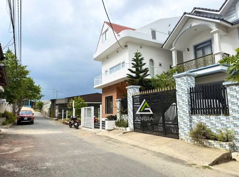 Nhà Nam Hồ - Giá: 11ty