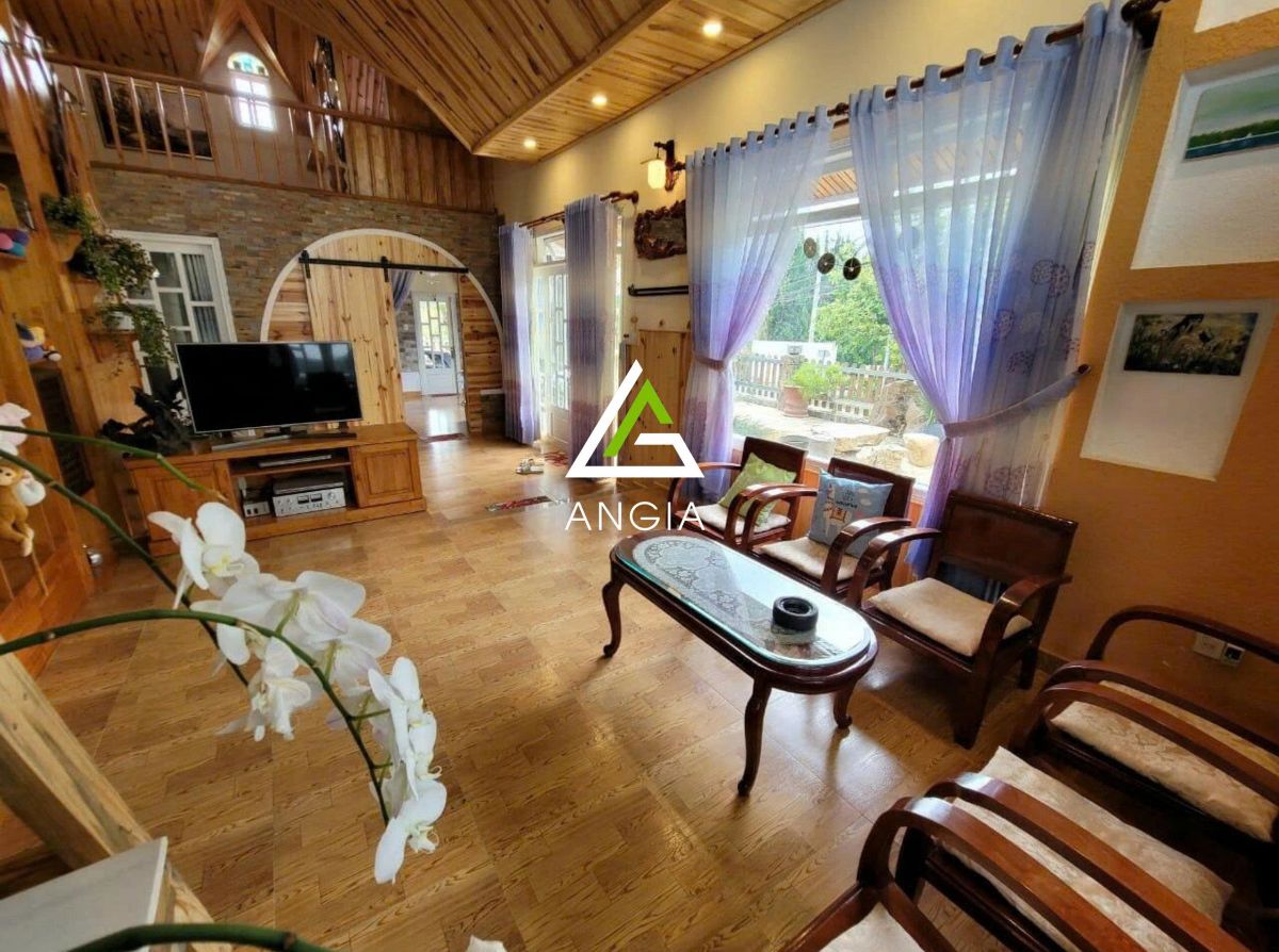 Nhà mặt tiền Trịnh Hoài Đức - Giá: 15ty3