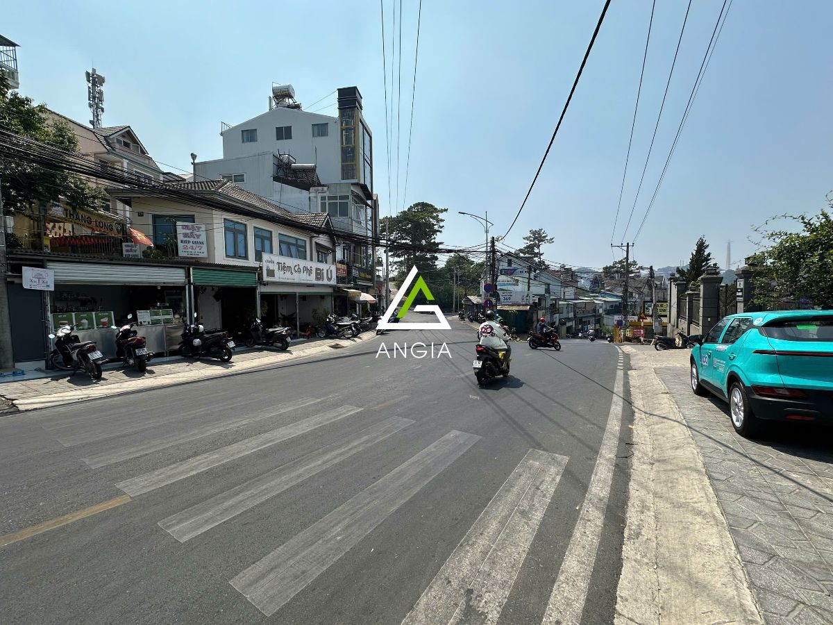Nhà mặt tiền Hà Huy Tập - Giá: 120ty